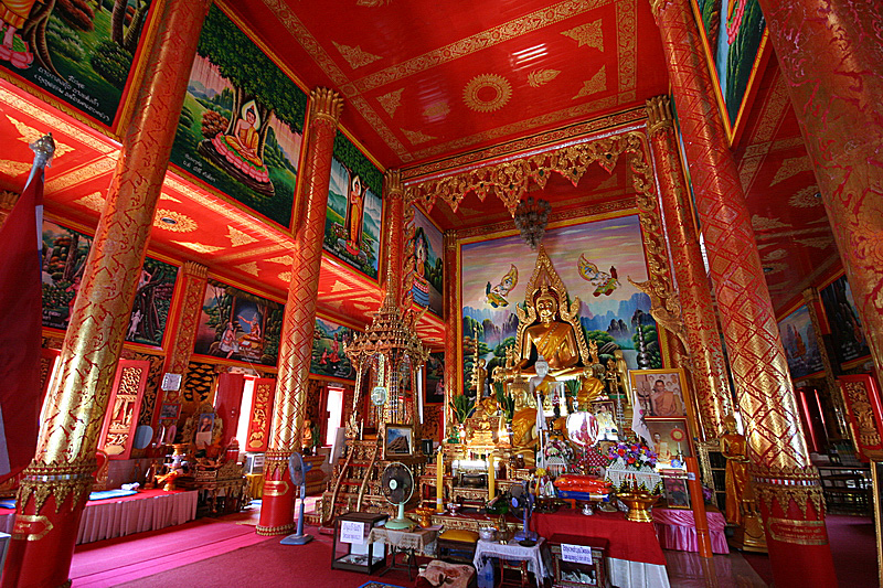 Interno di un tempio di Chang Rai al confine con la Birmania