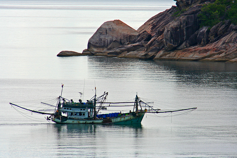 Peschereccio sul mare di Koh Phangan