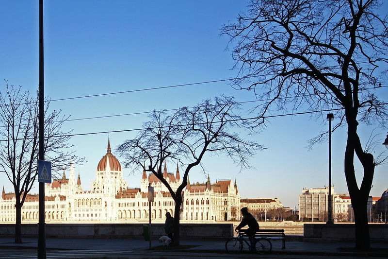 lungo Danubio e Parlamento ungherese