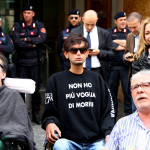 Marco Biviano manifesta davanti al Ministero dell'Economia